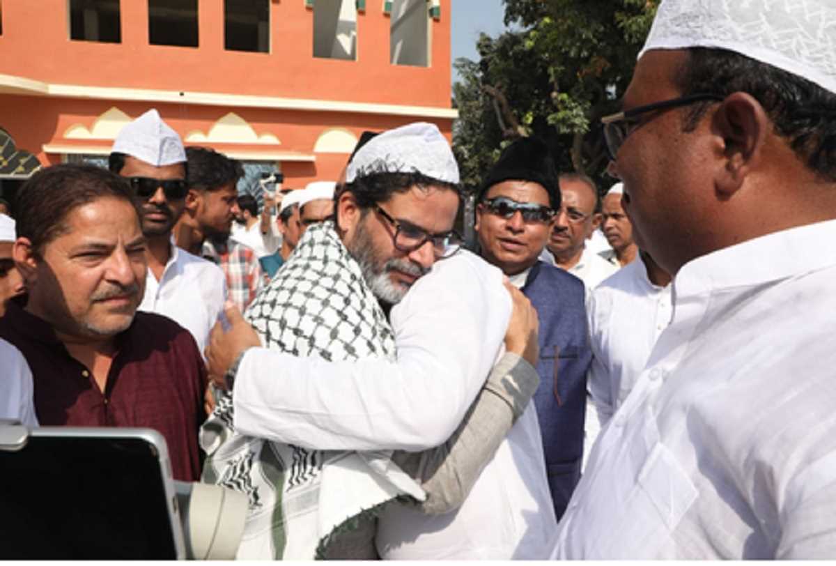 किशनगंज : ईद मिलन समारोह में शामिल हुए प्रशांत किशोर, कहा- नीतीश सिर्फ मुखौटा, सरकार कुछ अधिकारी चला रहे